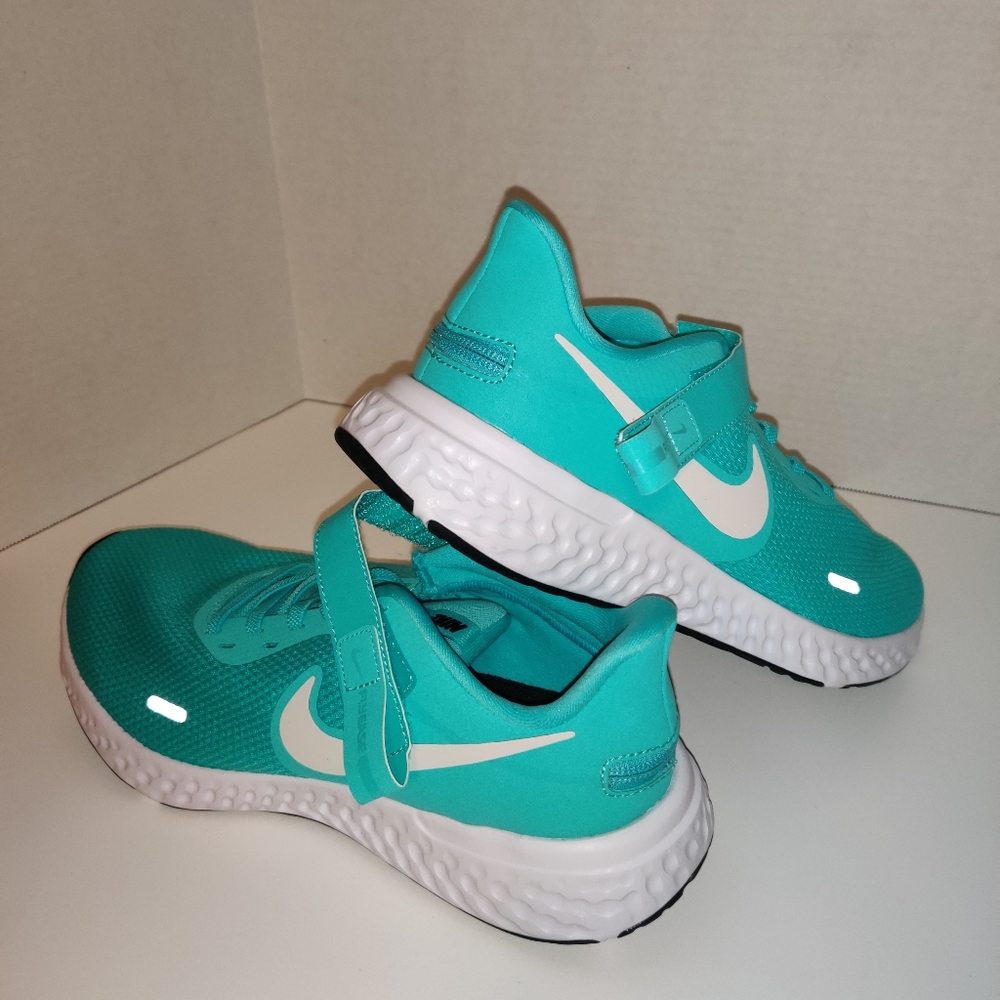 Women's Nike Revolution 5 FlyEase